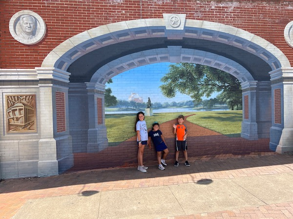 Free Things to Do in Dallas for Families - Bishop Arts District Mural Walk