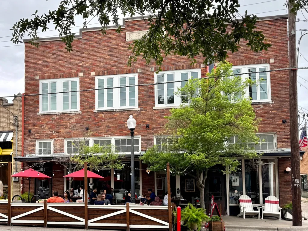 Eno’s Pizza Tavern - Bishop Arts Restaurants