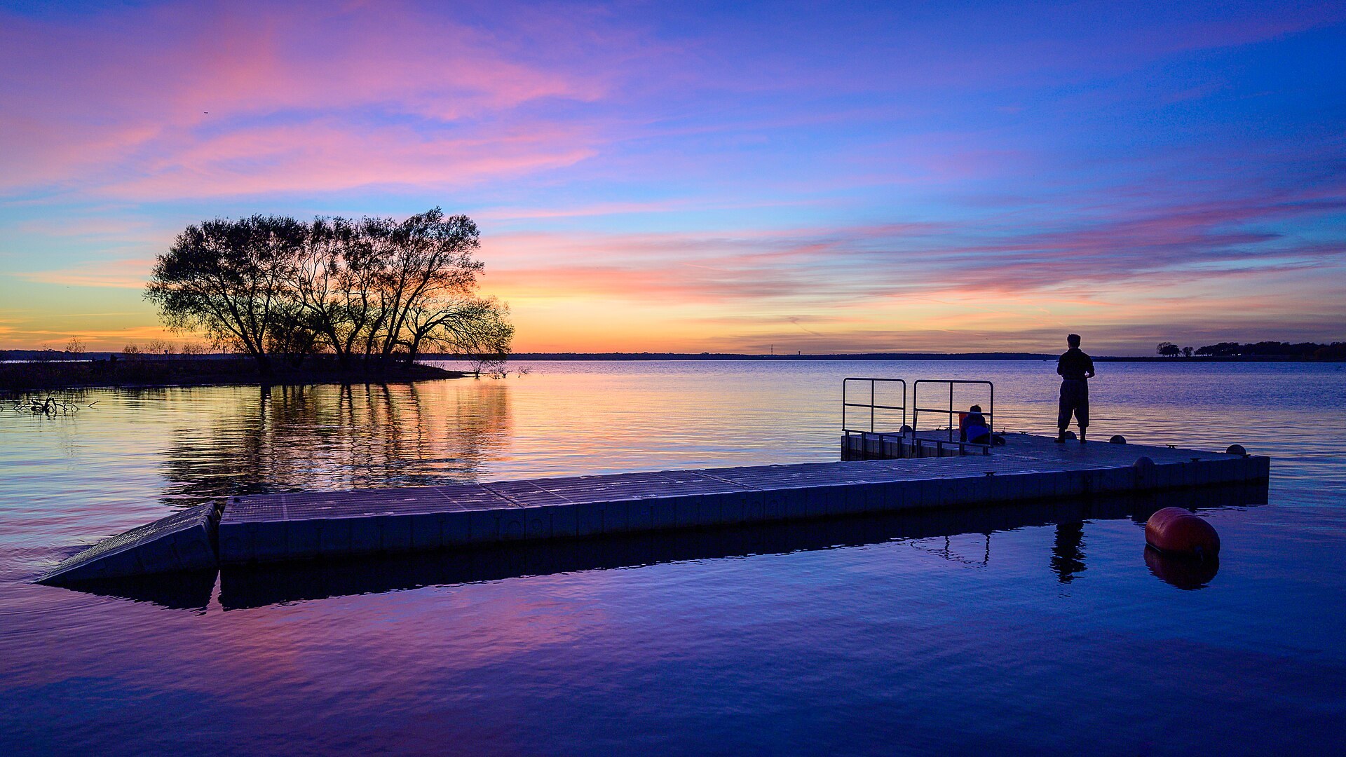 Lake Grapevine near Dallas Lake Grapevine shoreline near Dallas with boats and open water